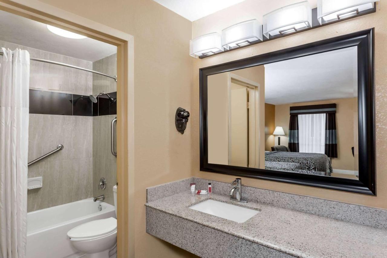Days Inn By Wyndham Sarasota Bay Exteriér fotografie