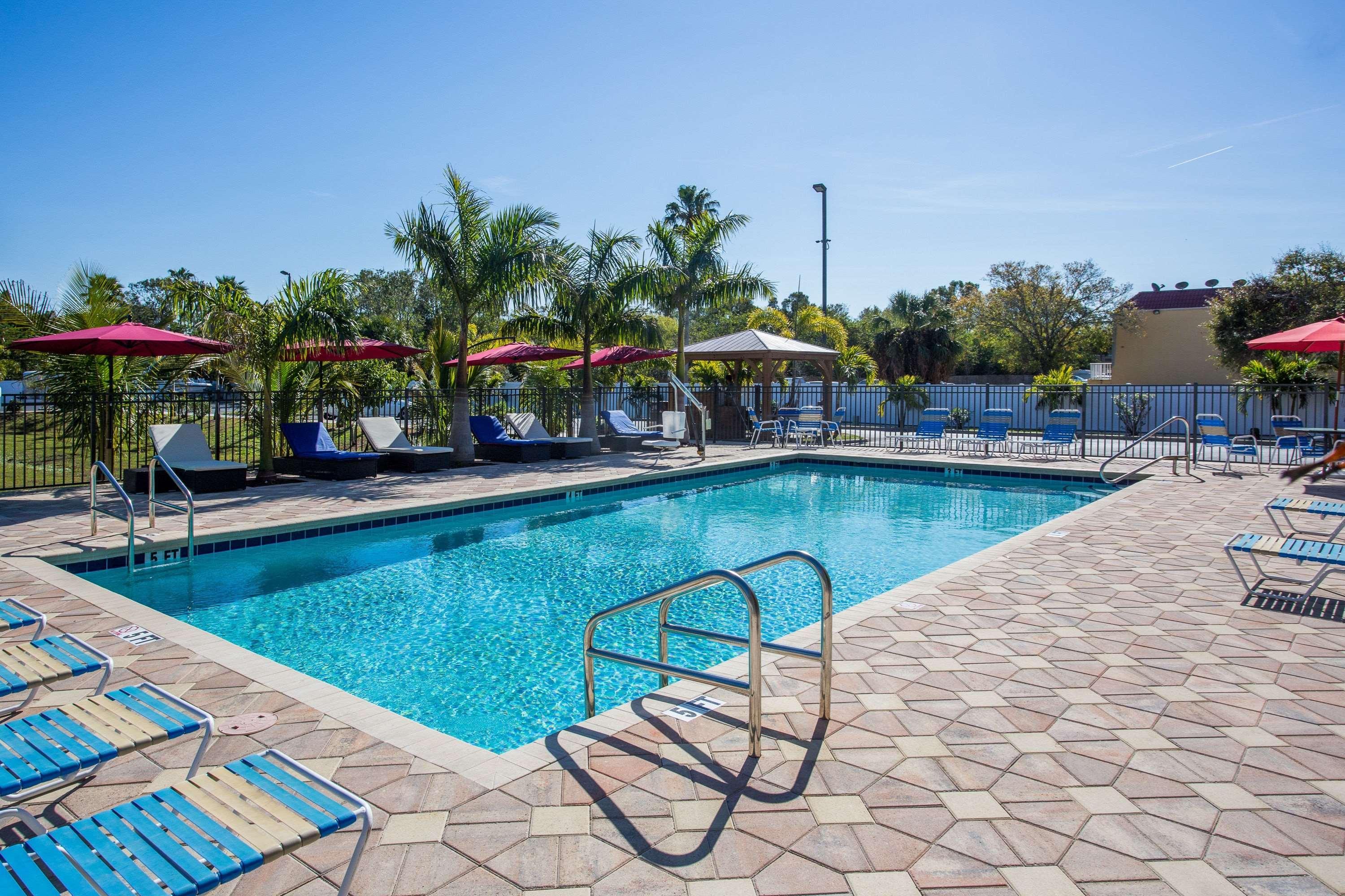 Days Inn By Wyndham Sarasota Bay Exteriér fotografie
