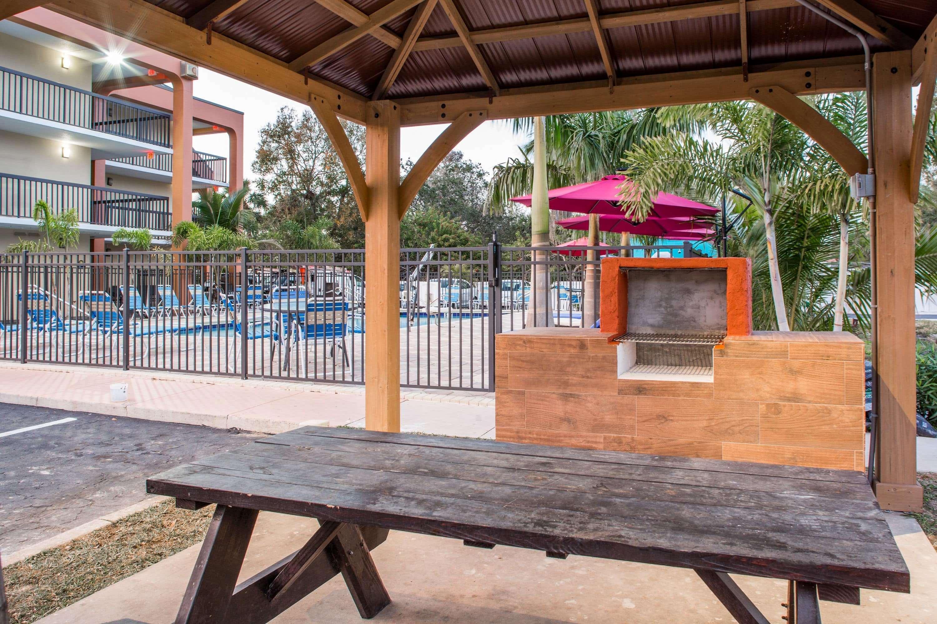 Days Inn By Wyndham Sarasota Bay Exteriér fotografie