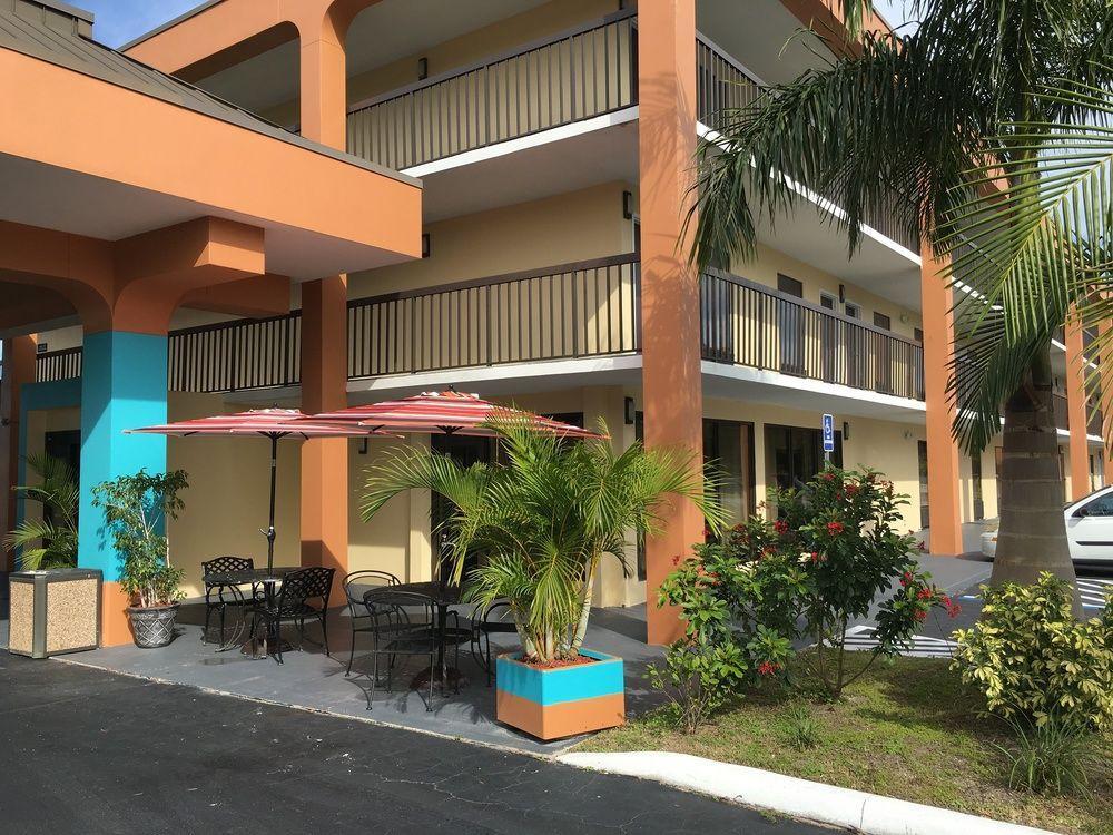 Days Inn By Wyndham Sarasota Bay Exteriér fotografie