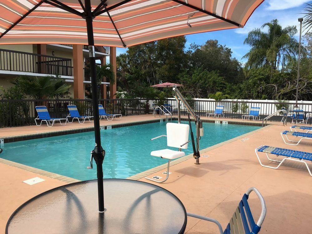 Days Inn By Wyndham Sarasota Bay Exteriér fotografie