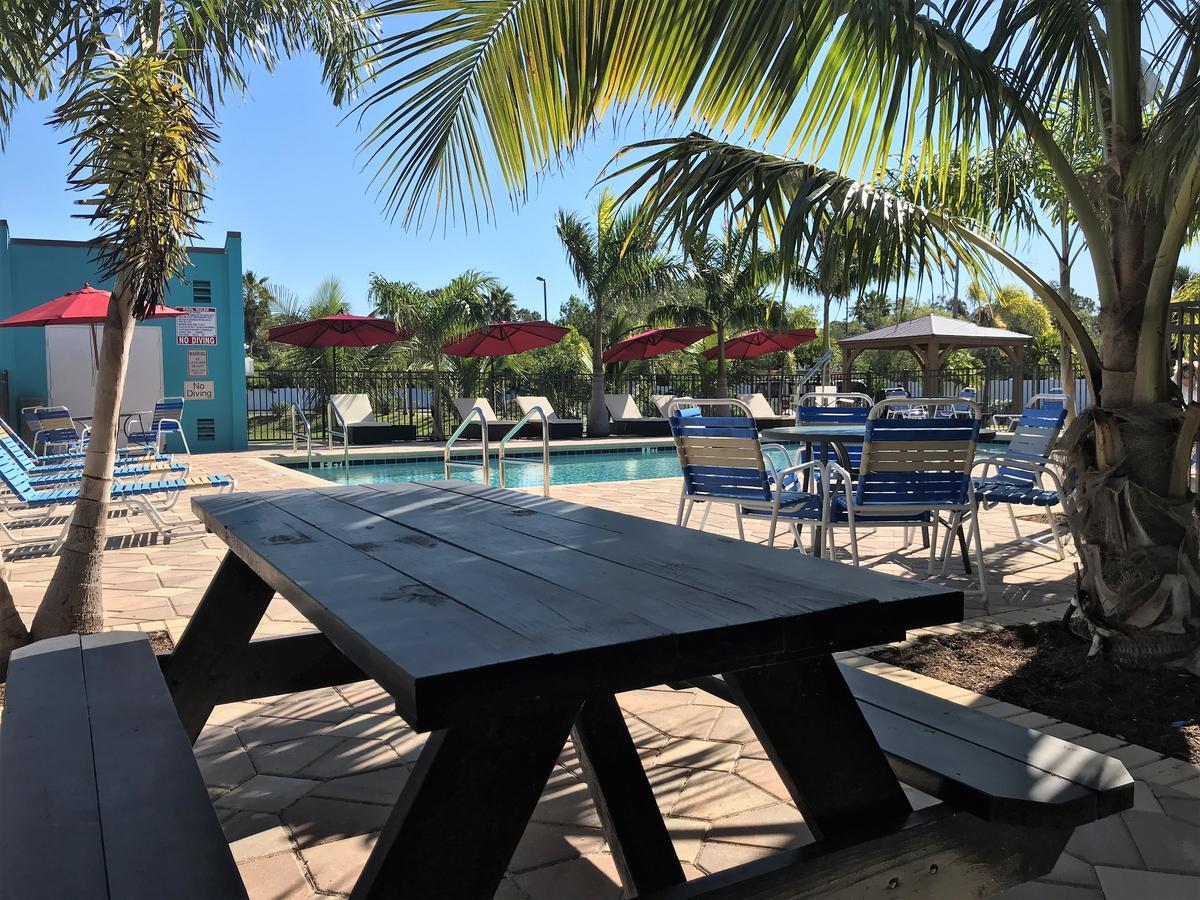 Days Inn By Wyndham Sarasota Bay Exteriér fotografie