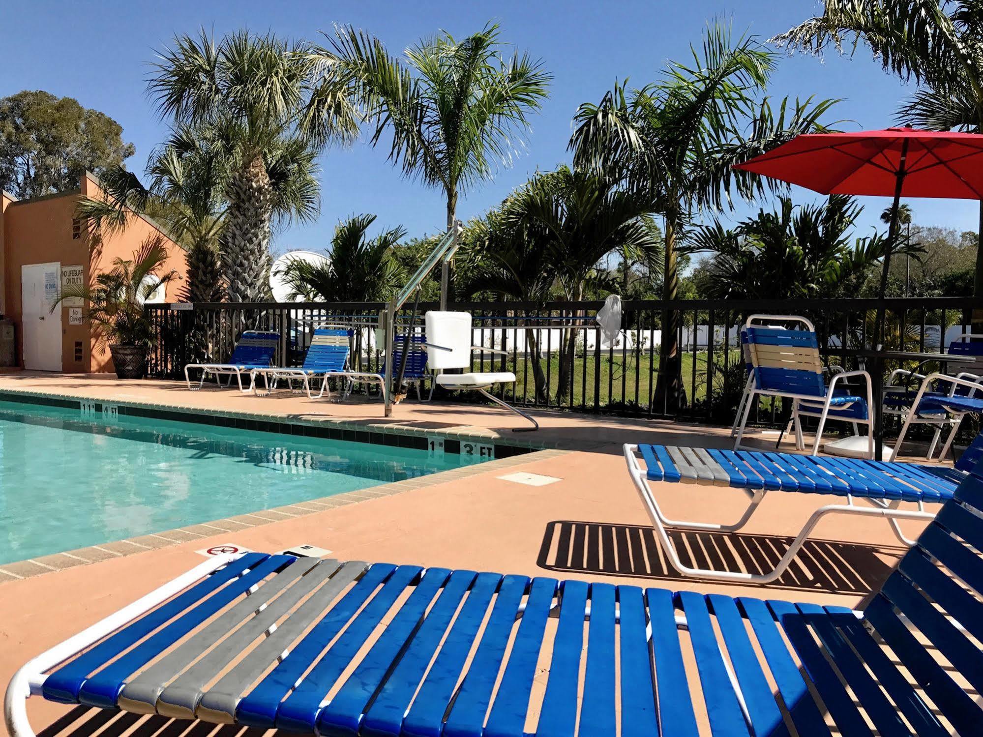 Days Inn By Wyndham Sarasota Bay Exteriér fotografie