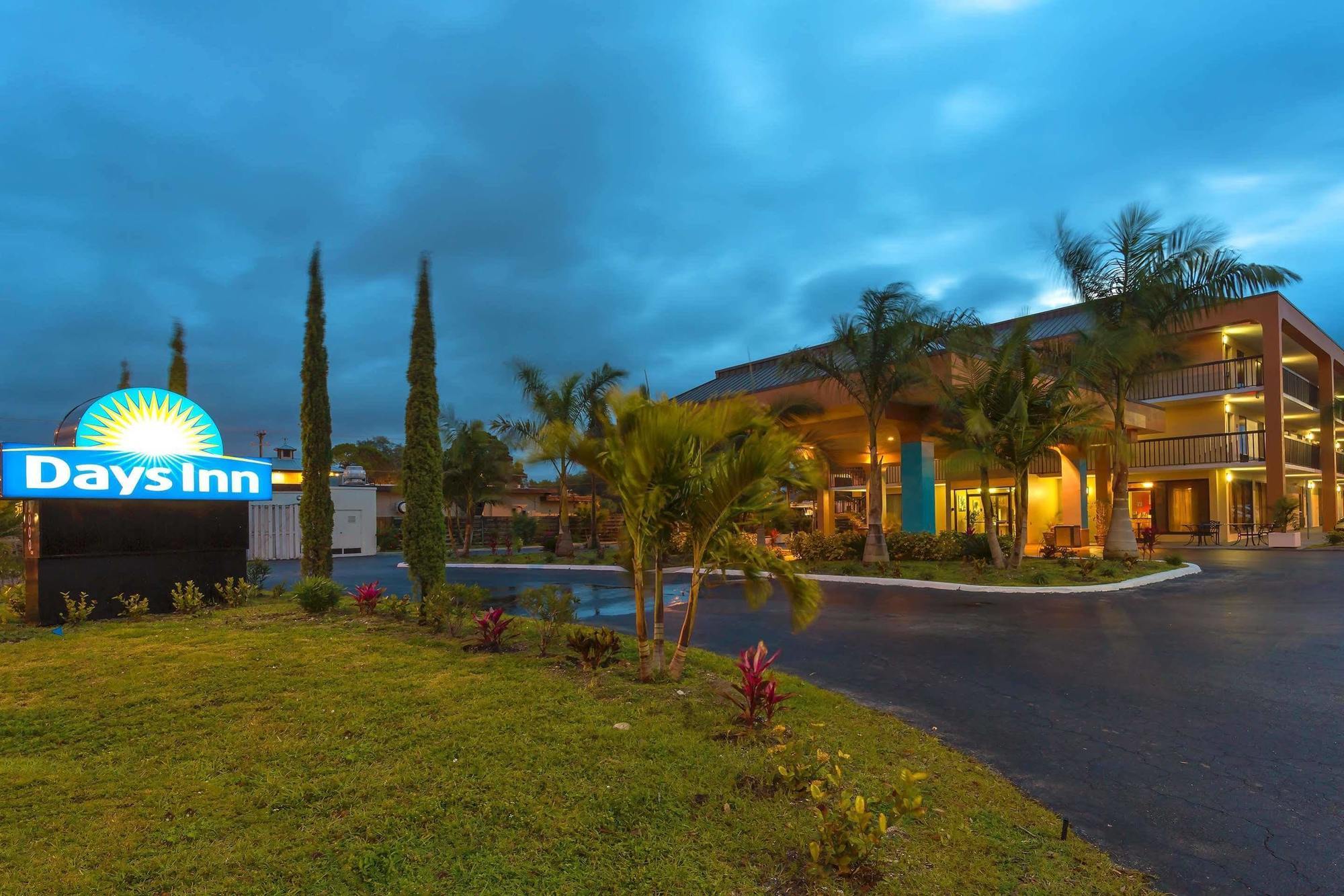 Days Inn By Wyndham Sarasota Bay Exteriér fotografie